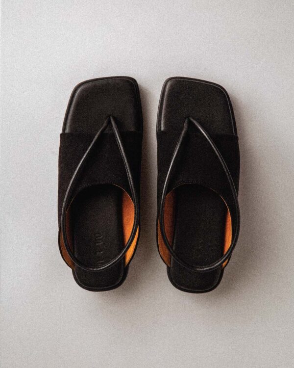 HOLLOW SANDAL BLACK