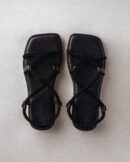 PRETZEL SANDAL BLACK