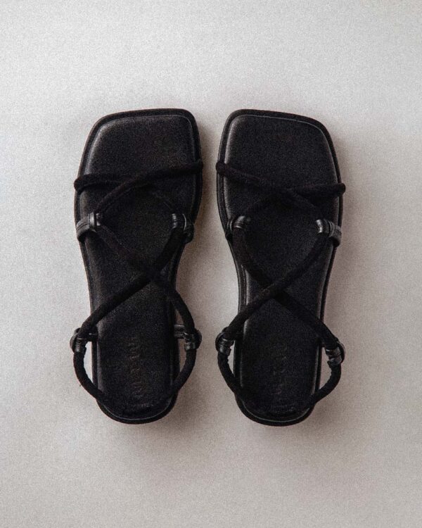 PRETZEL SANDAL BLACK