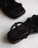 PRETZEL SANDAL BLACK