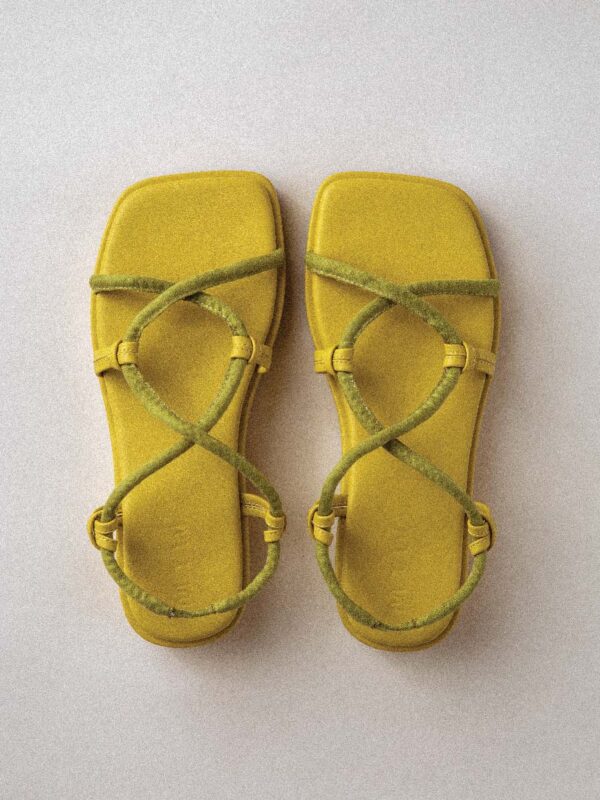 PRETZEL SANDAL MUSTARD