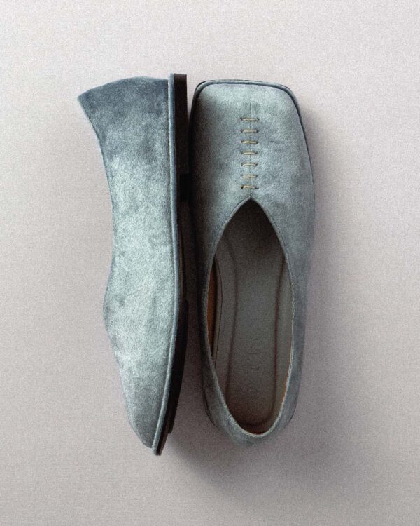 VELVET PUMPS POWDER BLUE