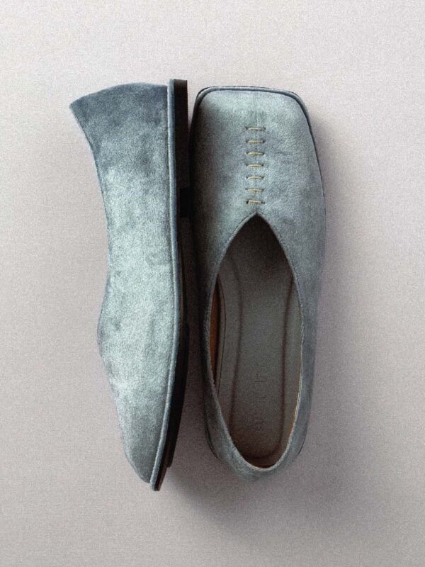 VELVET PUMPS POWDER BLUE