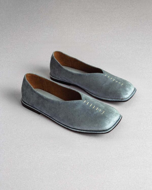 VELVET PUMPS POWDER BLUE - Image 2