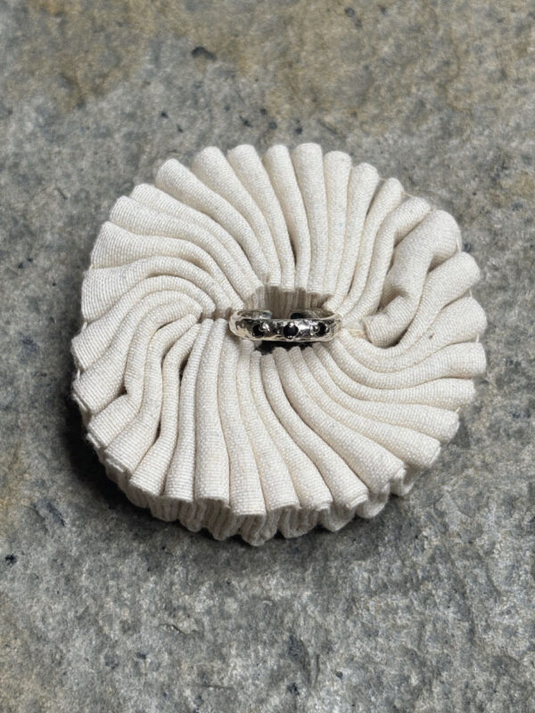 MTW x FROM TINY ISLANDS ONYX TOE RING