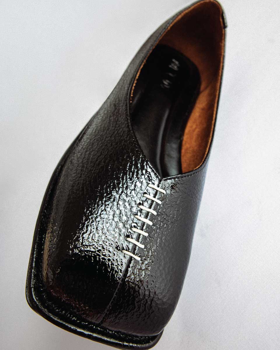 LEATHER PUMPS CRINKLE BLACK - Image 3